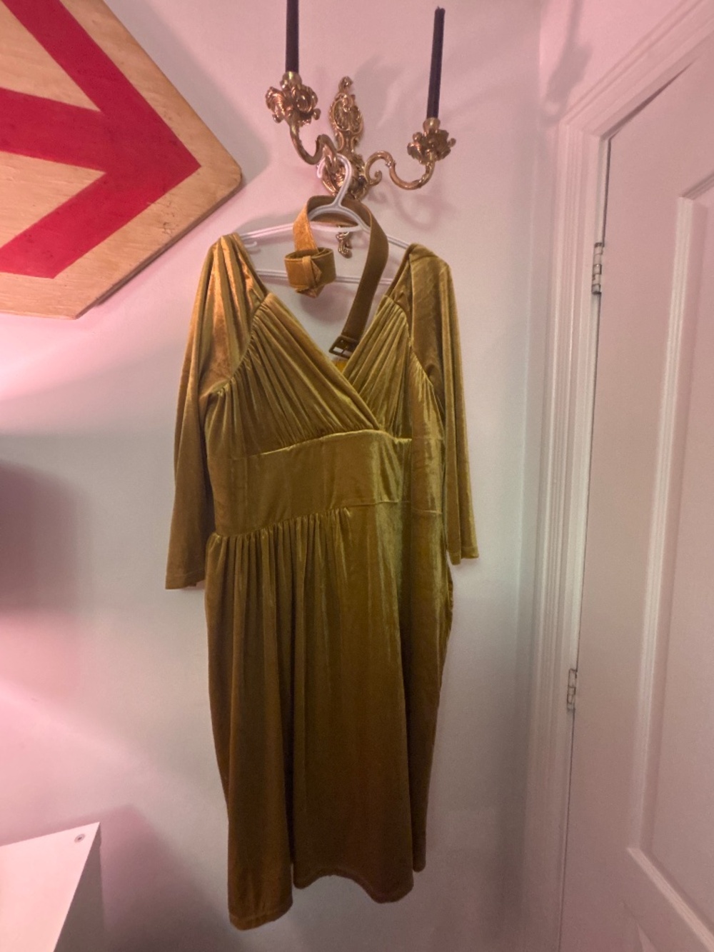 NWT STARLET WIGGLE DRESS IN GOLD VELVET - VIXEN BY MICHELINE PITT 4X